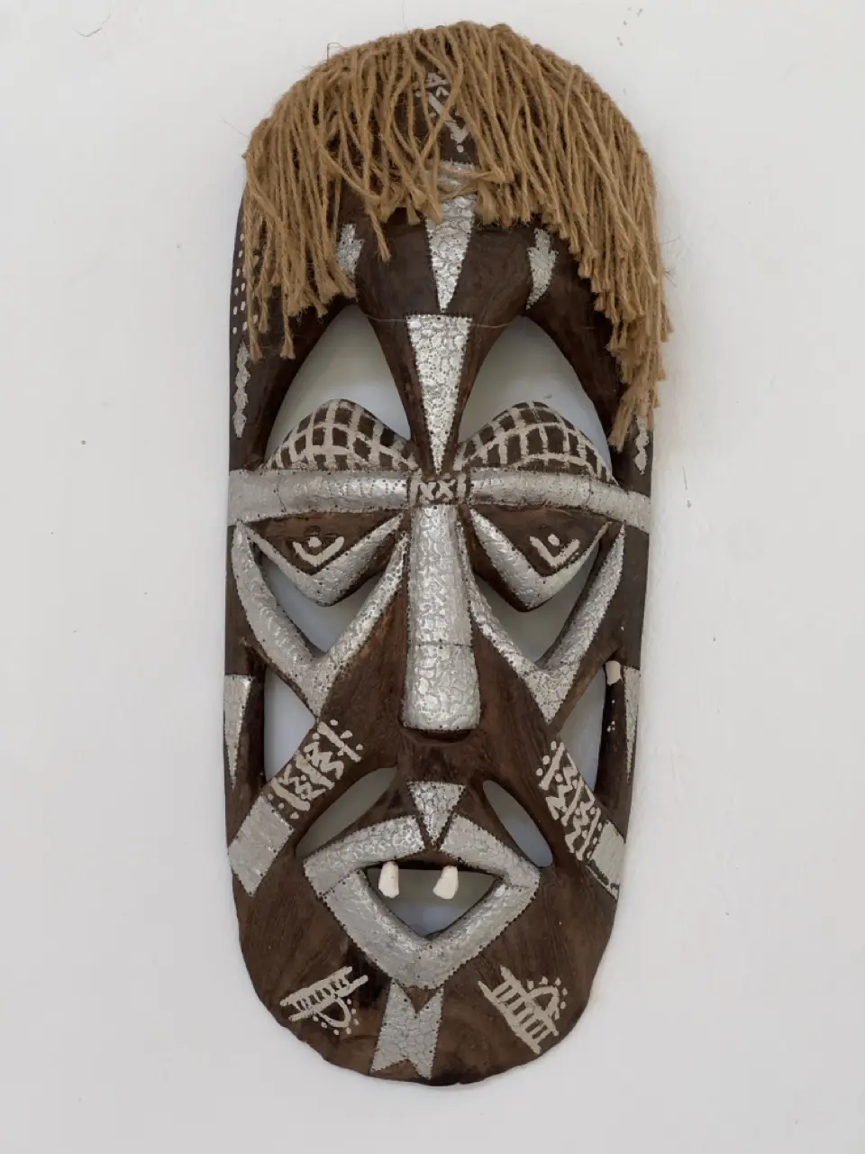 Maschera decorativa di artigianato africano, Villa Chris House Watamu