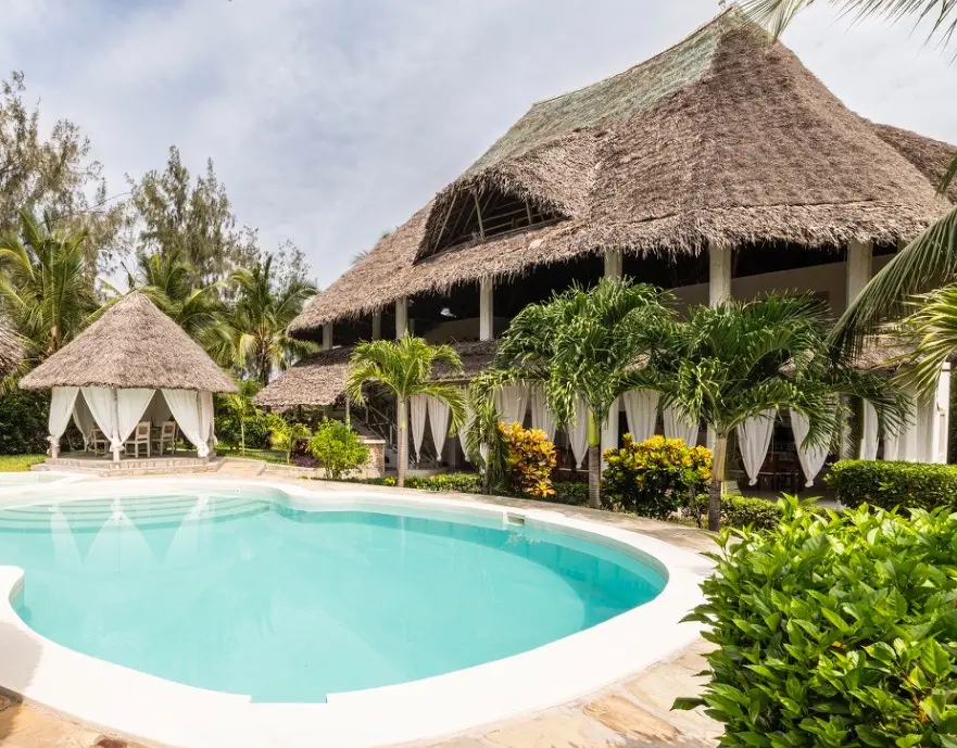 Piscina privata con lettini relax, Villa Chris House Watamu